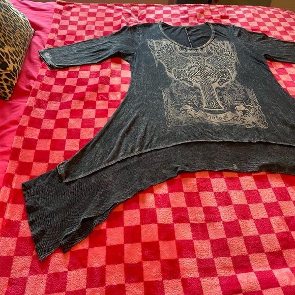 Gray and cream FREEDOM Tombstone AZ short sleeve high low shirt - Picture 5 of 11